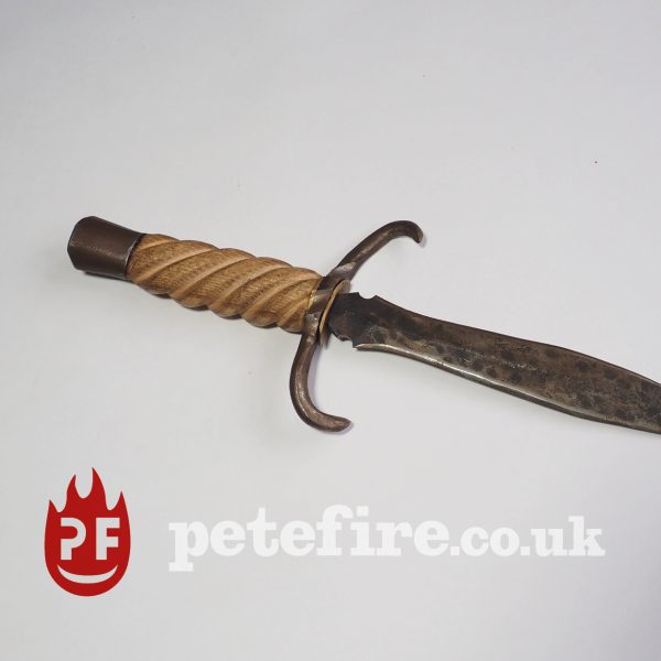 Abbots Twisty 1 hand forged and carved knife Petefire Blacksmith